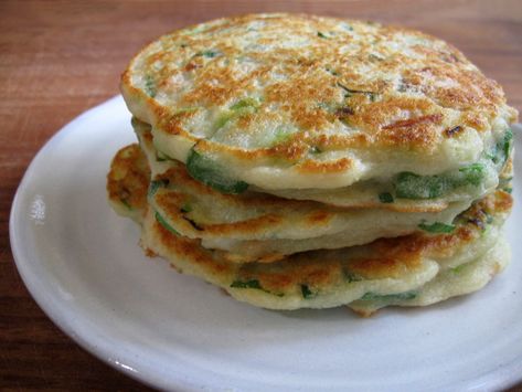 Salmon Pancakes, Growing Carrots, Grated Potato, Savory Pancakes, America Ferrera, Root Vegetable, Pancakes Ingredients, Carrots And Potatoes, Potato Pancakes