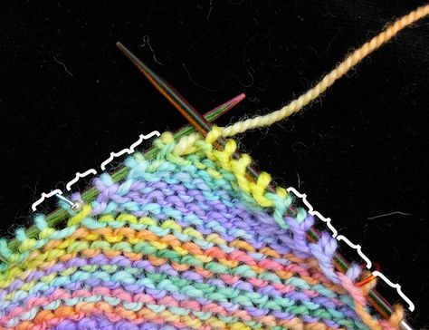 short rows-- no wraps, no holes, no hassles Short Rows Knitting Tutorials, Short Row Heel, Knitting Short Rows, Knitting Hacks, Knitting Help, Picture Tutorial, Knitting Tips, Hand Knit Socks, Knitting Instructions