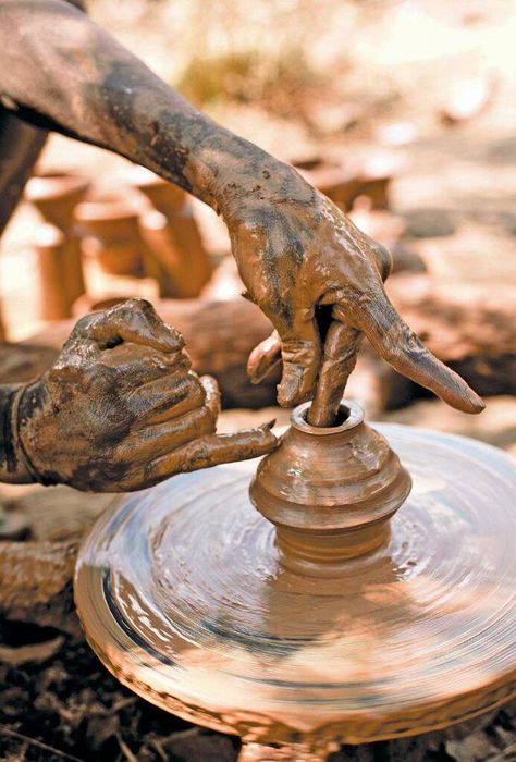 Indigenous pottery making in Odisha. Indian Handicrafts Photography, Pottery Making Photography, Indian Culture Photography, Potter Hands, The Potter's Hand, April Crafts, Amazing India, Indian Colours, Indian Pottery