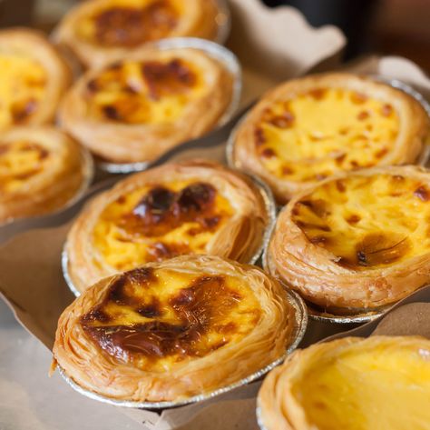 Egg Tart Recipe Hong Kong, Hong Kong Egg Tart, Egg Tart Recipe, Portuguese Tarts, Portuguese Egg Tart, Hong Kong Food, Tart Dessert, Egg Custard, Custard Tart