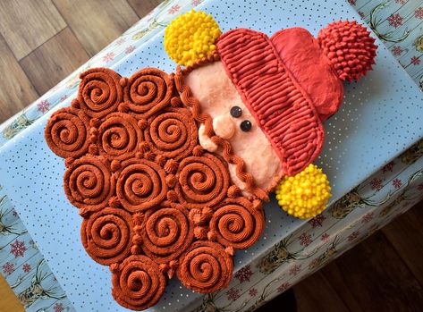 Holiday Bakes, Pull Apart Cupcake, Yukon Cornelius, Pull Apart Cupcake Cake, Pull Apart Cake, Pull Apart Cupcakes, Pretzel Twists, Bakery Ideas, Bear Cookies