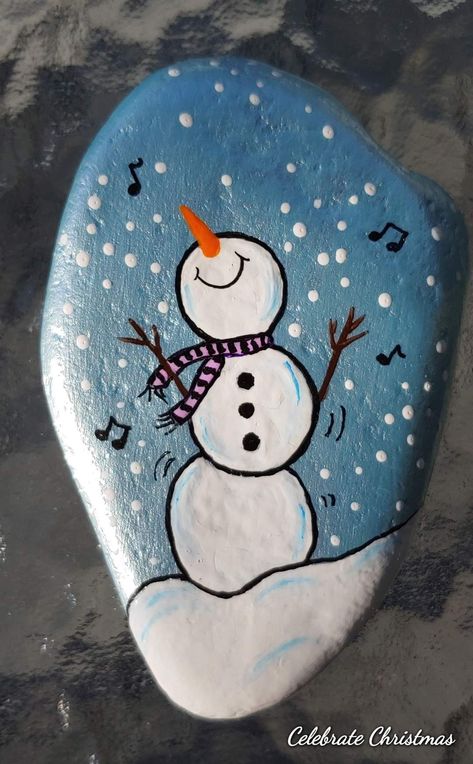 Painting Rocks Christmas Ideas, Christmas Stones Painting, Easy Christmas Painted Rocks, Xmas Rock Painting Ideas, Rock Painting Christmas Ideas, Painted Christmas Rocks Ideas, Rock Painting Ideas Christmas, Snowman Painted Rocks, Snowman Rock Painting Ideas