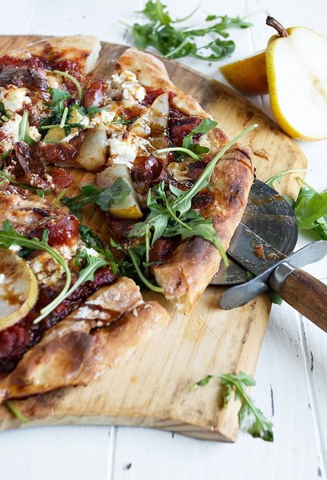 Pear And Prosciutto, Pear Prosciutto, Pizza With Arugula, Prosciutto Goat Cheese, Fall Pizza, Pear Pizza, Arugula Pizza, Delicious Pizza Recipes, Arugula Recipes