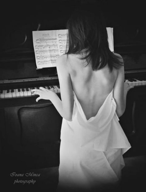 Piano Photoshoot, Piano Photography, Piano Girl, Music Photoshoot, Moving A Piano, Piano Art, Playing Piano, Music Heals, Music Photography