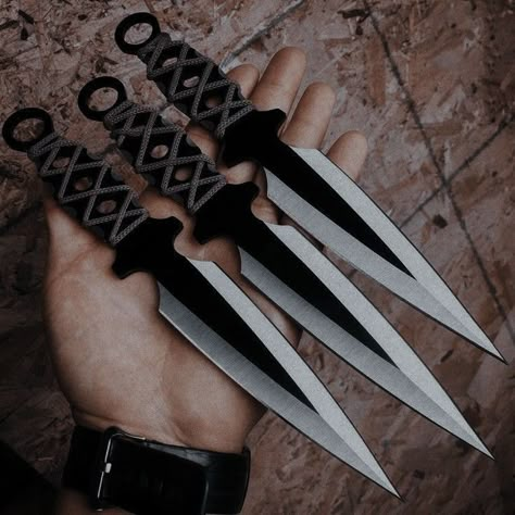 Itachi Uchiha Aesthetic, Uchiha Aesthetic, Fantasy Dagger, Knife Aesthetic, Big Girl Toys, Pretty Knives, Beacon Hills, Fantasy Props, Dagger Knife