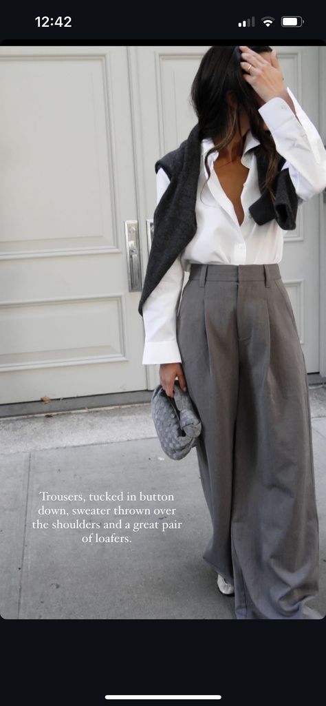 Grey Wool Trousers Women Outfit, Gray Pants Outfit Winter, Gray Pinstripe Pants Outfit Women, Grey Pleated Pants Outfit, Architect Aesthetic Outfit, Gray Pants Outfits Women, Grey Work Pants Outfit, Gray Wide Leg Pants Outfit, Gray Slacks Outfit Women