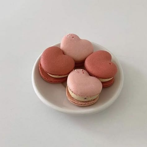 Kue Macaroon, 귀여운 음식 그림, Cute Baking, Pink Foods, Think Food, Cute Desserts, Pretty Cakes, Cute Cakes, Cafe Food