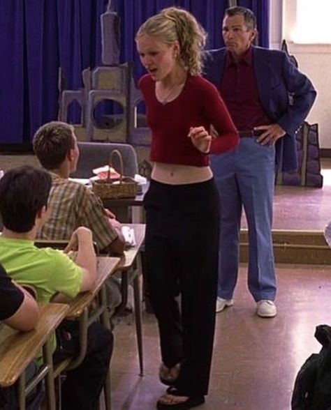 Kat Stratford Aesthetic, Kat Stratford, Julia Stiles, 10 Things I Hate About You, 90s Inspired Outfits, Quoi Porter, 2000s Outfits, Movies Outfit, 90s Outfit