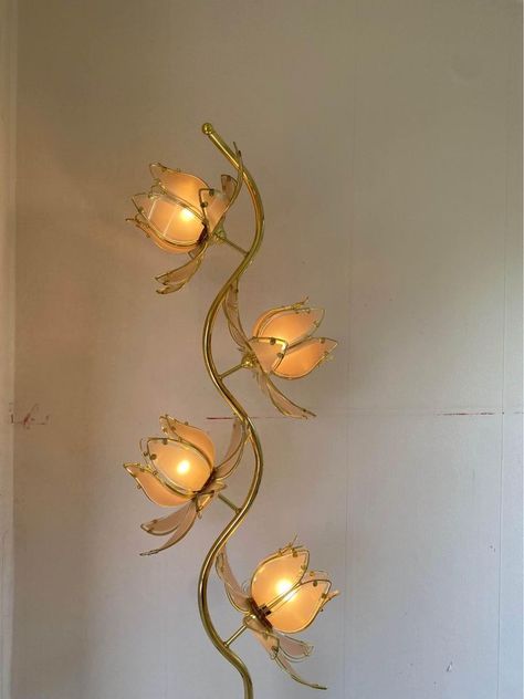 Flower Lamps, Lamp Flower, Lotus Lamp, Cute Furniture, Flower Lamp, Lamp Vintage, Flower Lights, Room Makeover Inspiration, Cute Room