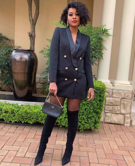 Tshepi Vundla on instagram. Blazer top with knee high boots Black Blazer Dress With Boots, Black Blazer Dress Outfit, Blazer Dress Outfits Classy, Cute Chic Outfits, Blazer Dress Outfits, Black Blazer Dress, Leather Leggings Outfit, Blazer Top, Fall Blazer