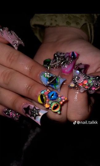 Duck Tip Acrylic Nails Y2k, Monster Eye Nails, Nails Designs Black, Curved Nails, Hippie Nails, Punk Nails, Hard Nails, Duck Nails, Colored Acrylic Nails