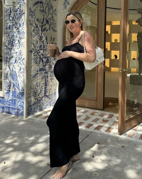 maternity fashion, maternity, maternity outfits, maternity style, maternity outfit, pregnancy style Maternity Outfits Celebrity, Brunch Maternity Outfit, Vacation Pregnancy Outfits, Classy Maternity Outfits, Maternity Looks, Maternity Outfit Ideas, Chic Maternity, Cute Maternity, Denim Looks