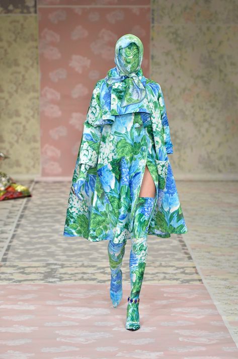 Botanical Fashion, Richard Quinn, Fashion Gal, Textile Print, Fashion Illustration Dresses, Girlie Style, Fashion Runway, Floral Fashion, Fashion Show Collection