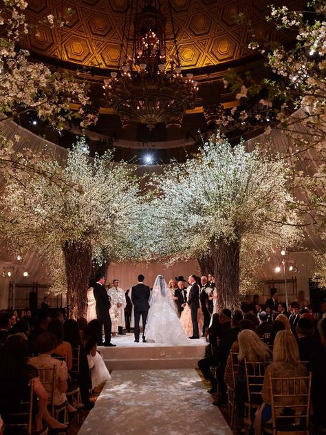 Event Planning Guide, Open Air Wedding, New York Library, Unusual Wedding Venues, Wedding Picture Ideas, Nyc Wedding Venues, Library Wedding, Unusual Weddings, Boda Mexicana