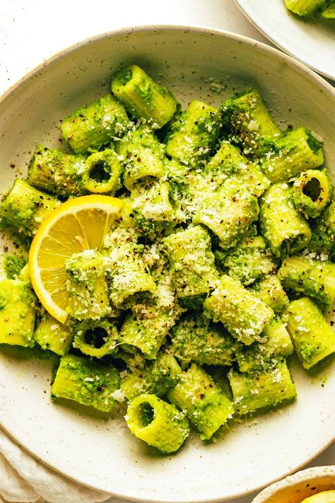 Lemony Broccoli Pesto Pasta - Gimme Some Oven Broccoli Pasta Sauce, Food Decoration Plate, Broccoli Pesto Pasta, Kids Dinners, Broccoli Pasta Recipe, Broccoli Pesto, Green Pasta, Pesto Pasta Recipes, Healthy Italian