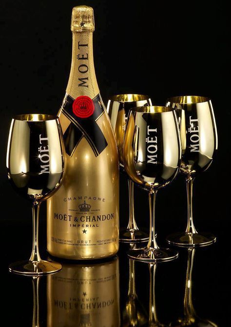 Moet Luxury Drinks, Moet Champagne, Gatsby Glam, Champagne Moet, Gold Bottle, Glam Life, Drink Responsibly, Personal Brand, Champagne Glasses