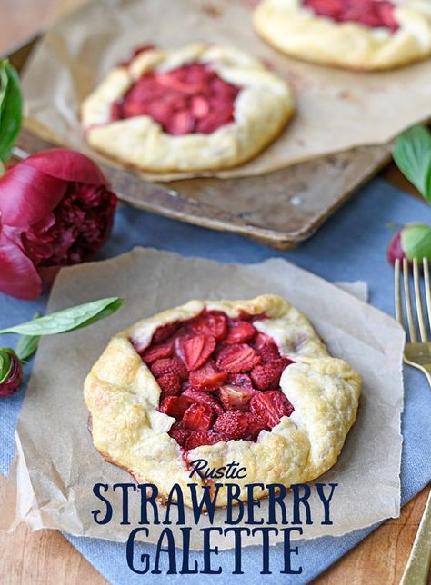 Gorgeous Rustic Strawberry Galette Recipe - the perfect summer dessert! Doesn't this make you want to lick the screen? Strawberry Galette Recipe, Strawberry Galette, Gluten Free Crust, Galette Recipe, Dessert Pie, Easy Summer Desserts, Flaky Crust, Banana Cream, Pies And Tarts