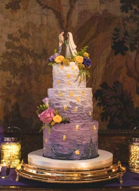 28 Creativos pasteles de boda que son hermosas obras de arte Wedding Cake Orange, Disney Princess Cakes, Summer Party Cake, Bolo Rapunzel, Orange Wedding Cake, Rapunzel Wedding, Tangled Wedding, Quince Cake, Rapunzel Cake