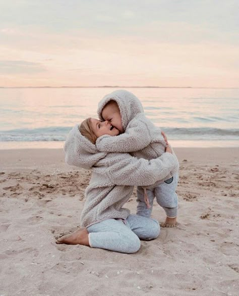 Matching Jackets, Trendy Kids Clothes, Very Sleepy, Dream Family, Foto Baby, Bear Hug, Cute Family, Baby Photoshoot