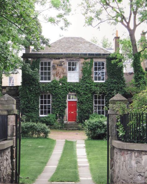 Photo Gregorian House, Georgian House, Old Manor, Ivy House, English Cottage, Stone House, House Inspiration, Future House, Old House