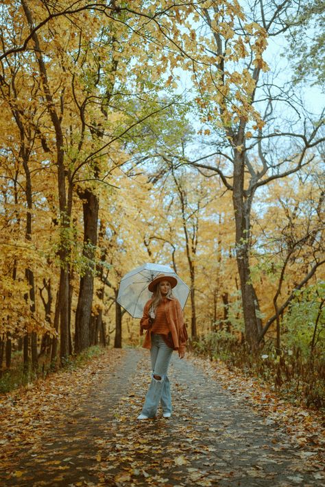 Chicago Fall Senior Photos with Annette surrounded by beautiful Fall foliage by Chicago Senior Photographer, Wren and Rose Photography. For more Chicago senior photos, senior photoshoot ideas, Fall senior photos and more, check out my website! Fall Photoshoot Dress Ideas, Rustic Fall Photoshoot, Senior Picture Ideas Fall City, Senior Picture Fall, Fall Inspired Senior Pictures, Fall Shoot Ideas, November Photoshoot Ideas, Senior Pictures Fall, Fall Senior Picture Ideas Outfits