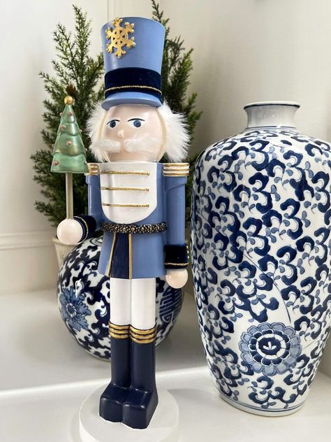 Paint A Nutcracker, Nutcrackers Display, Christmas Kids Room, Christmas Color Schemes, Nutcracker Crafts, Nutcracker Decor, Nutcracker Christmas Decorations, Christmas Soldiers, Blue Christmas Decor