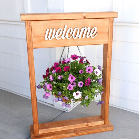 Diy Hanging Plant Stand, Hanging Basket Stand, Plant Holder Diy, Hanging Plant Stand, Diy Hanging Planter, Plant Stands Outdoor, Hanging Flower Baskets, Wooden Plant Stands, Hanging Plant Holder