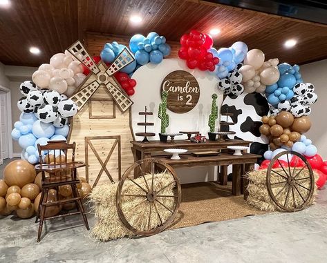 Camden is two 🐄🤠 A modern farm western theme Thanks to mommy Kelsie for choosing us. Wood props and super cute windmill… | Instagram Cowboy Farm Birthday Party, Modern Farm Party Decor, First Birthday Party Outfit For Mom, Farm Decorations Party, Farm Birthday Party For Boys, Western Balloon Garland, Farm Theme Centerpieces, First Rodeo Backdrop, Boy Farm Birthday Party