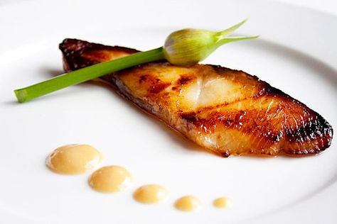 Miso Cod - delicious, moist and tender black cod fish marinated with Japanese miso. This miso cod recipe is made famous by Nobu Matsuhisa | rasamalaysia.com Miso Cod Recipe, Butter Fish Recipe, Miso Cod, Miso Recipe, Cod Recipe, Black Cod, Rasa Malaysia, Hawaii Food, Cod Recipes