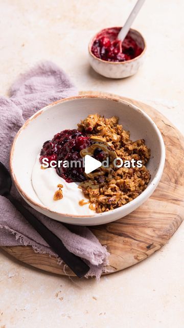 SARAH HANCOX | Scrambled Oats

A new breakfast craze that I am utterly obsessed with. I would describe it as a highbrid between porridge and granola and... | Instagram Egg Oats, Scrambled Oats, Protein Breakfasts, Banana Granola, Healthy Oatmeal Recipes, Protein Oatmeal, Healthy High Protein Meals, Best Sweets, Snack Treat