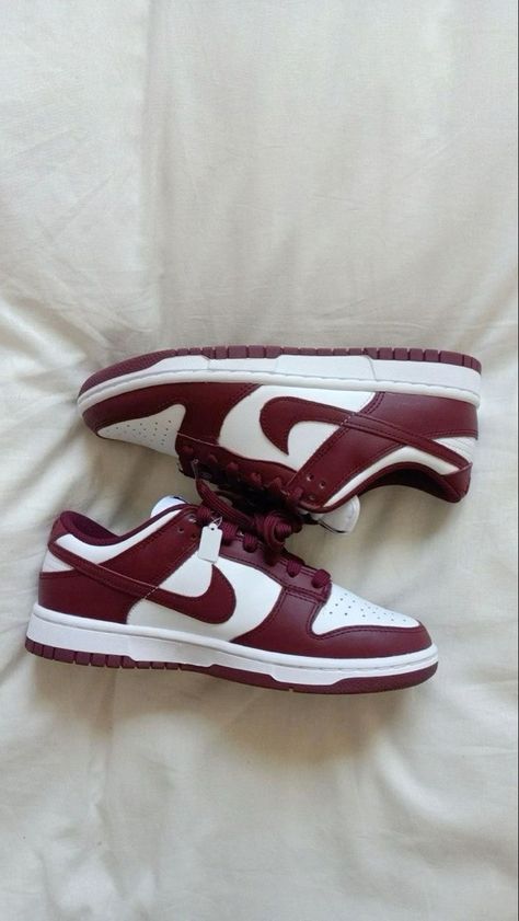 Best Nike Shoes For Women, Air Force Dunk, Nike Dunks Women, Dunks Women, Womens Dunk Low, Shoes Nike Dunks, Snickers Shoes, Nike Aesthetic, Dunk Nike