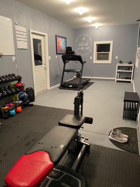 Farm Store Ideas, Small Workout Room Ideas, Small Gym Room Ideas, Gym Room Ideas, Mini Gym At Home, Workout Room Ideas Home, Small Home Gym Ideas, Home Gym Basement, Home Gym Ideas