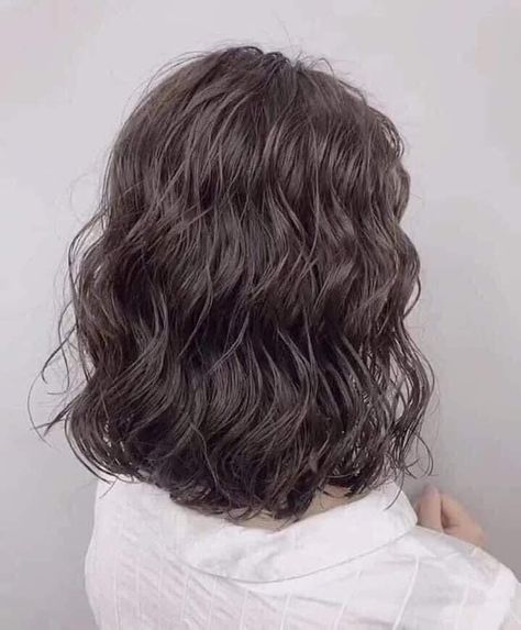 Korean Short Permed Hair, Perm For Round Face, Korean Digital Perm Short Hair, Korean Perm Medium Wavy Hair, Asian Hair Wavy, Wavy Perm Short Hair, Korean Perm Short Hair, Permed Hair Medium Length, Digital Perm Short Hair