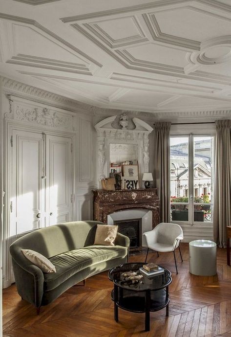 French Style Apartment, Chic Parisian Apartment, Parisian Apartment Decor, Small Ideas, Classic Home Decor, Parisian Apartment, Luxury Homes Interior, A Living Room, Decor Idea