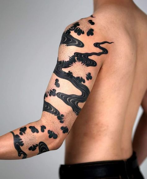 Japanese Water Tattoo, Tattoo Homme, Tattoo Style Art, Tattoo Japanese Style, Artsy Tattoos, Woodcut Tattoo, Forearm Band Tattoos, Water Tattoo, Epic Tattoo