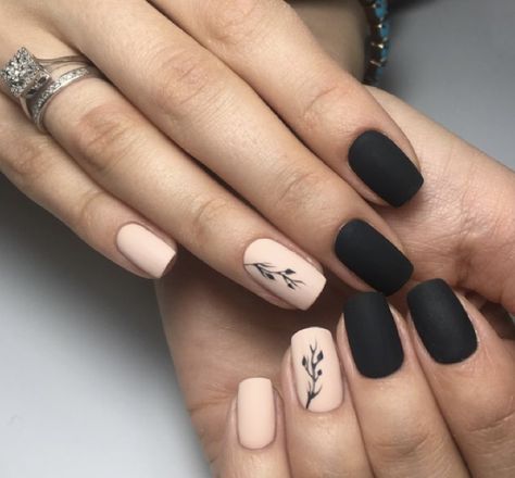 Nails Black And Beige, Beige Black Nails, Beige And Black Nails, Black And Tan Nails, Black And Beige Nails, Henna Nail Art, Black And Nude Nails, Ongles Beiges, Dark Nail Designs