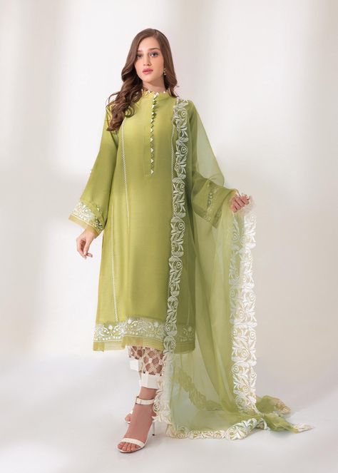 Designer Suits Online, Maharani Designer Boutique, Designer Punjabi Suits, Indian Designer Suits, Pakistani Fancy Dresses, Pakistani Dresses Casual, Beautiful Pakistani Dresses, Salwar Kamiz, Dress Design Patterns