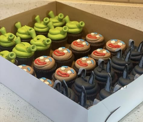 Shrek Birthday Party, Shrek Cake, Shrek Birthday, Shrek Party, Mini Torte, Pastel Cupcakes, Funny Birthday Cakes, Cute Baking, Pretty Birthday Cakes