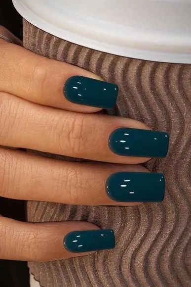 Winter Nail Color Trends Dark Teal Gel Nails, Winter Solid Color Nails, Winter Colored Nails, New Year Nail Color, Greenish Blue Nails, Acrylic Nails Dark Blue, Deep Teal Nails, Dark Teal Nails, Matte Blue Nails