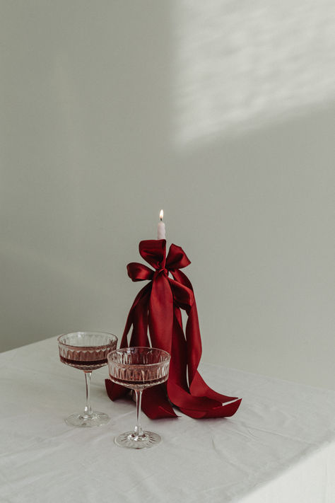 ribbon candle holder Christmas Collections Ideas, Candle Christmas Aesthetic, Romantic Christmas Wedding, Elegant Christmas Aesthetic, Friendsmas Aesthetic, Romantic Red Aesthetic, Christmas Photos Aesthetic, Romantic Christmas Aesthetic, Red Romantic Aesthetic