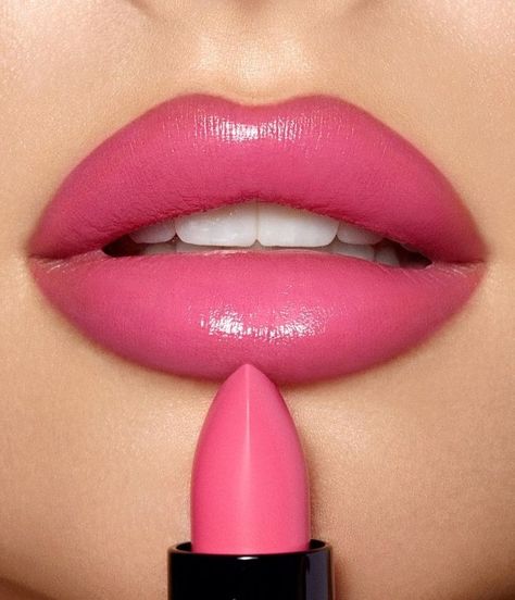 Lips and lipsticks 💋💄 Pink Lipstick Looks, Electric Pink Lipstick, Pink Lipstick Aesthetic, Decade Makeup, Audrey Makeup, Barbie Lipstick, Barbie Pink Lipstick, Bubblegum Pink Lipstick, Hot Pink Lip