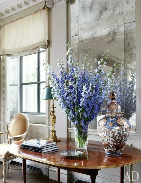 Styling Ideas for Tables, Chests, Consoles {etc.} Manhattan Penthouse, William Yeoward Crystal, South Shore Decorating, Mahogany Table, Michael Smith, Penthouse Apartment, Traditional Living, Eye Opening, Traditional Living Room