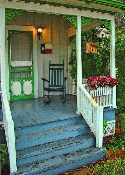 13 porches that will inspire you to spend your summer lounging - Cottage Life Country Porches, Cottage Porch, Porch Sitting, Summer Lounge, Casa Country, Country Porch, Pergola Design, Screen Doors, Front Steps