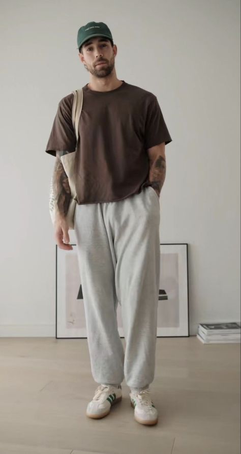 Autumn Smart Casual Outfits Men, Minimalist Fashion Men Summer, Cropped Shirt Outfit Men, Daniel Simmons Outfit, Brown Sweatpants Outfits, Fat Guy Outfits, Sweatpants Outfit Men, Grey Sweatpants Outfit, Daniel Simmons