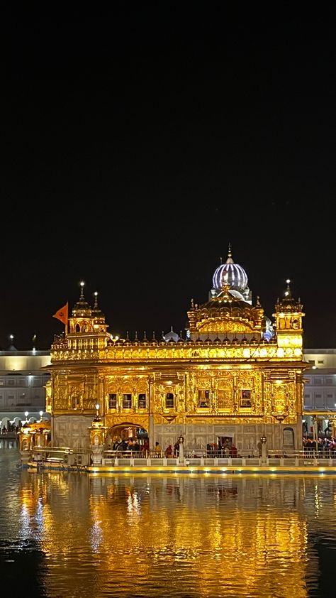 Golden temple - Amritsar , Punjab Golden Temple Snap, Golden Like Daylight, Golden Temple Wallpaper, Expensive Wallpaper, Golden Temple Amritsar, Tirupati Balaji, Guru Gobind Singh, Snap Snapchat, Golden Temple