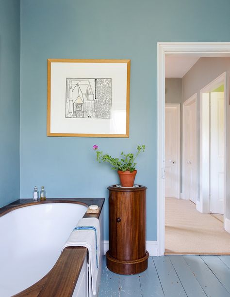 George Saumarez Smith house | House & Garden Dix Blue Farrow And Ball, Small Cottage Bedroom Ideas, Small Cottage Bedroom, Victorian Semi Detached House, Dix Blue, Small Bathroom Paint, English Houses, Painted Bathroom, Yellow Tile