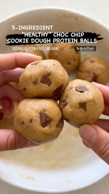 Vegan Recipes | Michelle 🌱 on Instagram: "You guys need to try my 5-INGREDIENT “HEALTHY” CHOC CHIP COOKIE DOUGH PROTEIN BALLS (vegan, gluten-free, no-bake) 🍪✨Save this recipe for a quick & healthy treat that comes together in just 5 minutes!!!! These are one of my all time FAVE protein balls! 😍 If you love cookie dough and peanut butter like I do, then you will LOVE this! I used pantry staples from @thesourcelutwyche along with my favourite peanut protein powder by @macr0mike (discount code i Peanut Butter Choc Chip Protein Balls, Choc Chip Protein Balls, Protein Balls Vegan, Protein Cookie Dough Balls, Cookie Dough Protein Balls, Gain Meals, Cookie Dough Protein, No Bake Cookie Dough, Weight Gain Meals