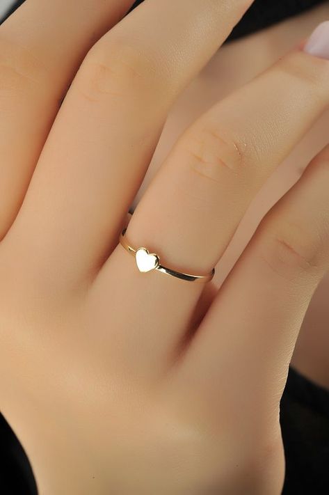 Cute Minimalist Jewelry, Pretty Rings Simple Gold, Dainty Heart Ring, Minimalistic Gold Rings, Dainty Heart Ring With Simple Design For Promise, Dainty Gold Heart Ring For Promise, Dainty Simple Design Heart Promise Ring, Minimalist White Heart Ring For Anniversary, Simple Heart Promise Ring For Valentine's Day