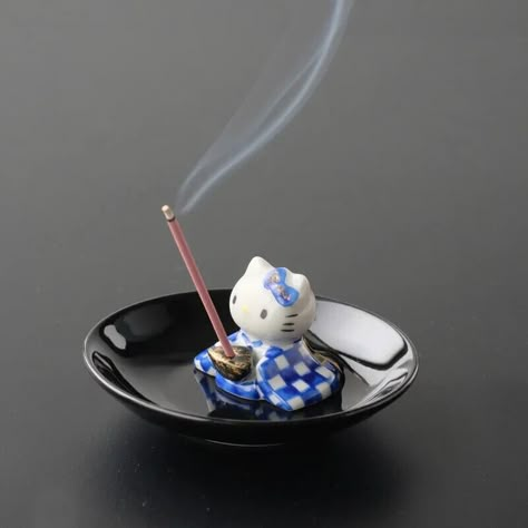 #incense #kawaii #sanrio #cute #pinterest Things To Make For Him, Hello Kitty Clay, Clay Incense Holder, Clay Incense, Ceramic Cats, Air Dry Clay Ideas, Dry Clay Ideas, Hello Kitty Space, Ceramic Products