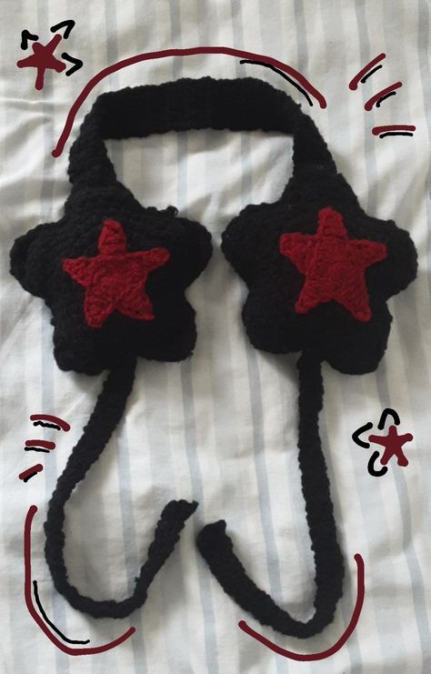 #crochet #diy Crochet Projects Alternative, Crochet Earmuffs Headband, Crochet Gift Ideas For Bf, Crochet Star Earmuffs, Crochet Earmuffs, Metal Crochet, Star Crochet, Crochet Hood, Hippie Crochet